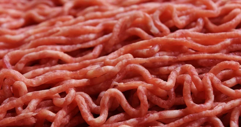 La sauce à la viande : c'est là que se joue le goût grec